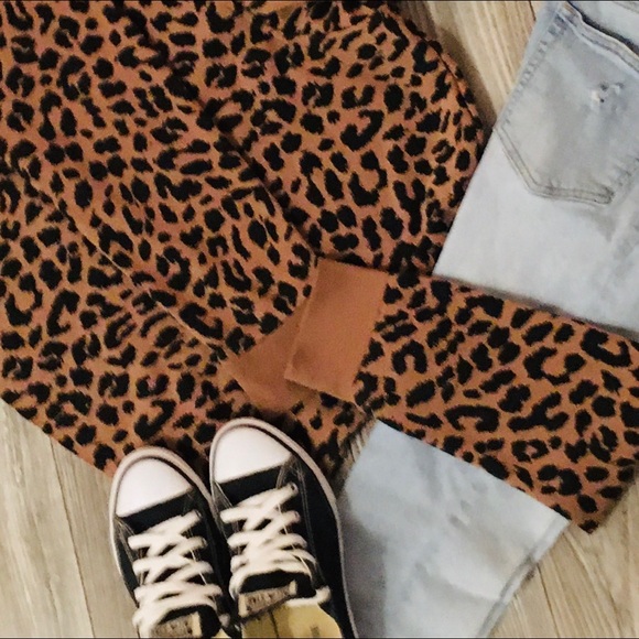 Leopard CropHoodie - Picture 2 of 5